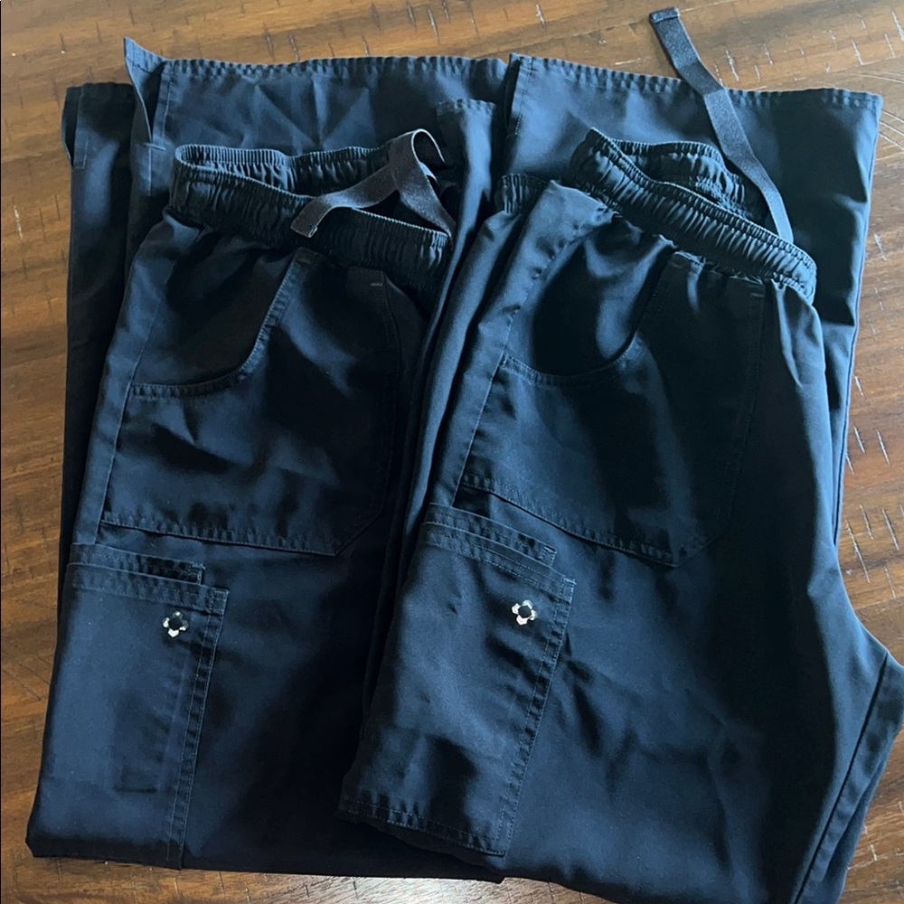 Women’s pair of black scrub pants. Petite. Elastic waist with tie. Pockets.